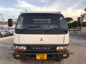 Mitsubishi Canter 2002 White