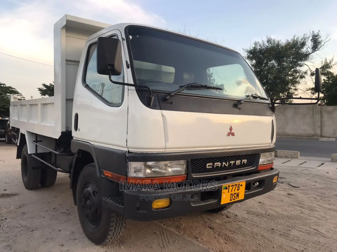 Mitsubishi Canter 2002 White