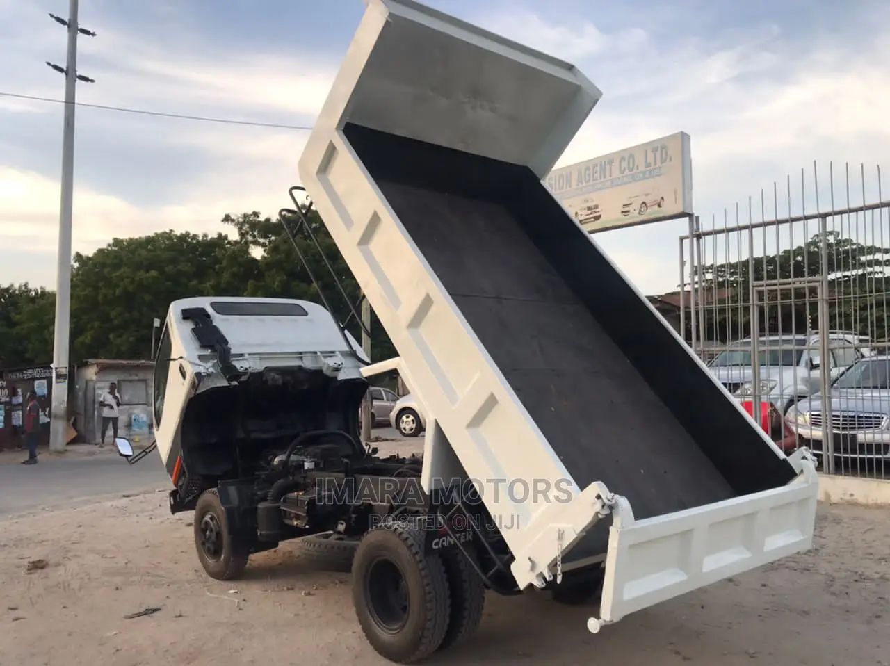 Mitsubishi Canter 2002 White