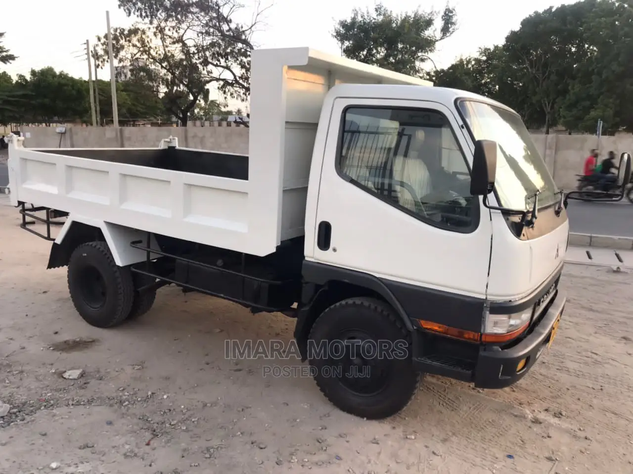 Mitsubishi Canter 2002 White