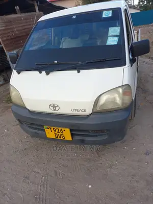Toyota Lite-ace 2004 White