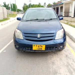 Toyota IST 2004 Blue