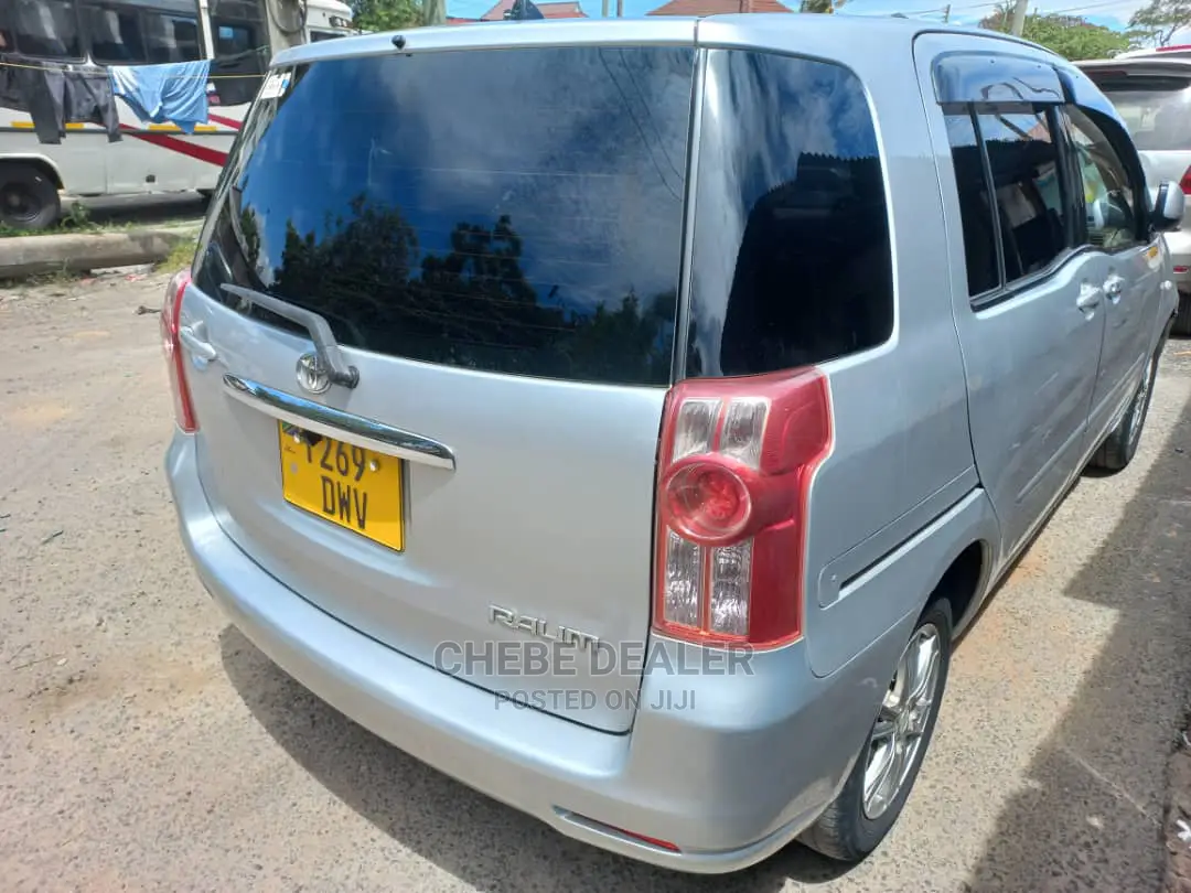 Toyota Raum 1.5 AWD 2008 Silver