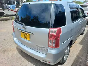 Toyota Raum 1.5 AWD 2008 Silver