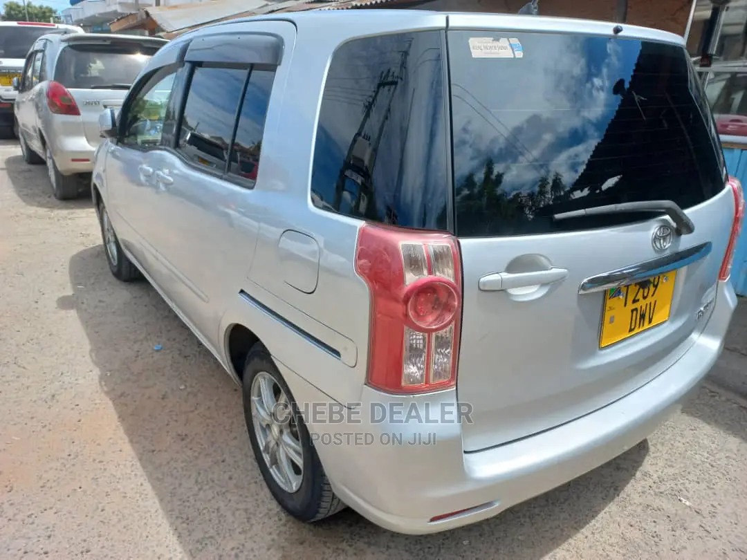 Toyota Raum 1.5 AWD 2008 Silver