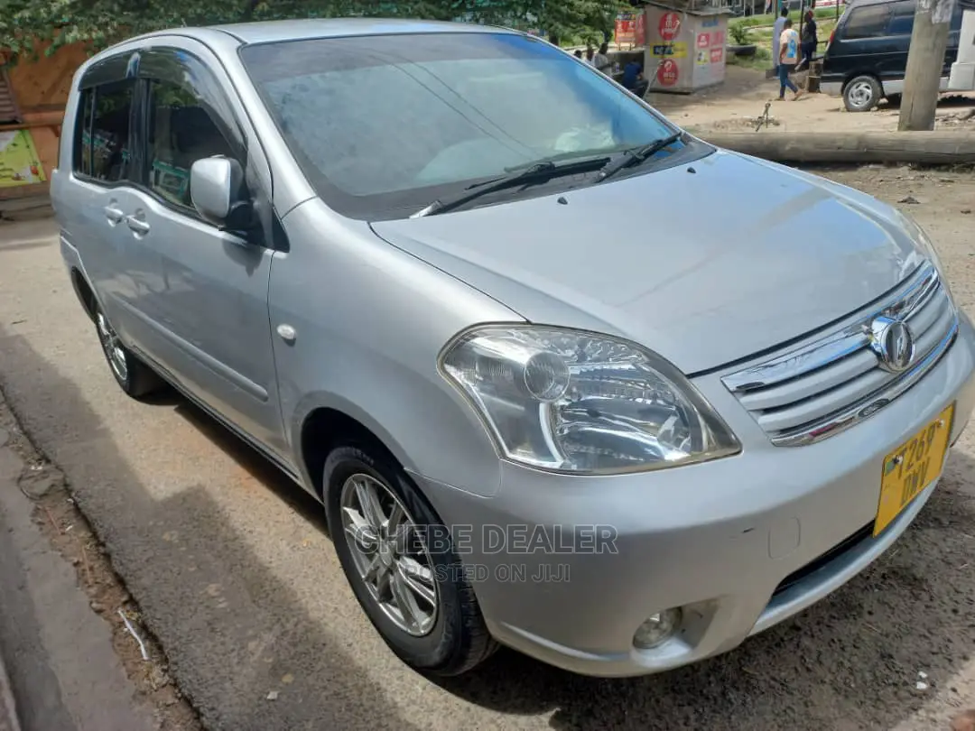 Toyota Raum 1.5 AWD 2008 Silver