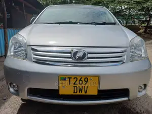 Toyota Raum 1.5 AWD 2008 Silver
