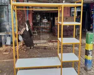 Kabati Zuri Sana La Nguo Chuma Na Mbao