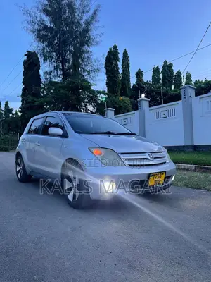 Toyota IST 2005