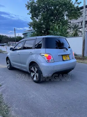 Toyota IST 2005
