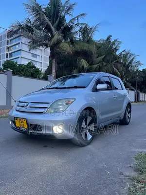 Toyota IST 2005