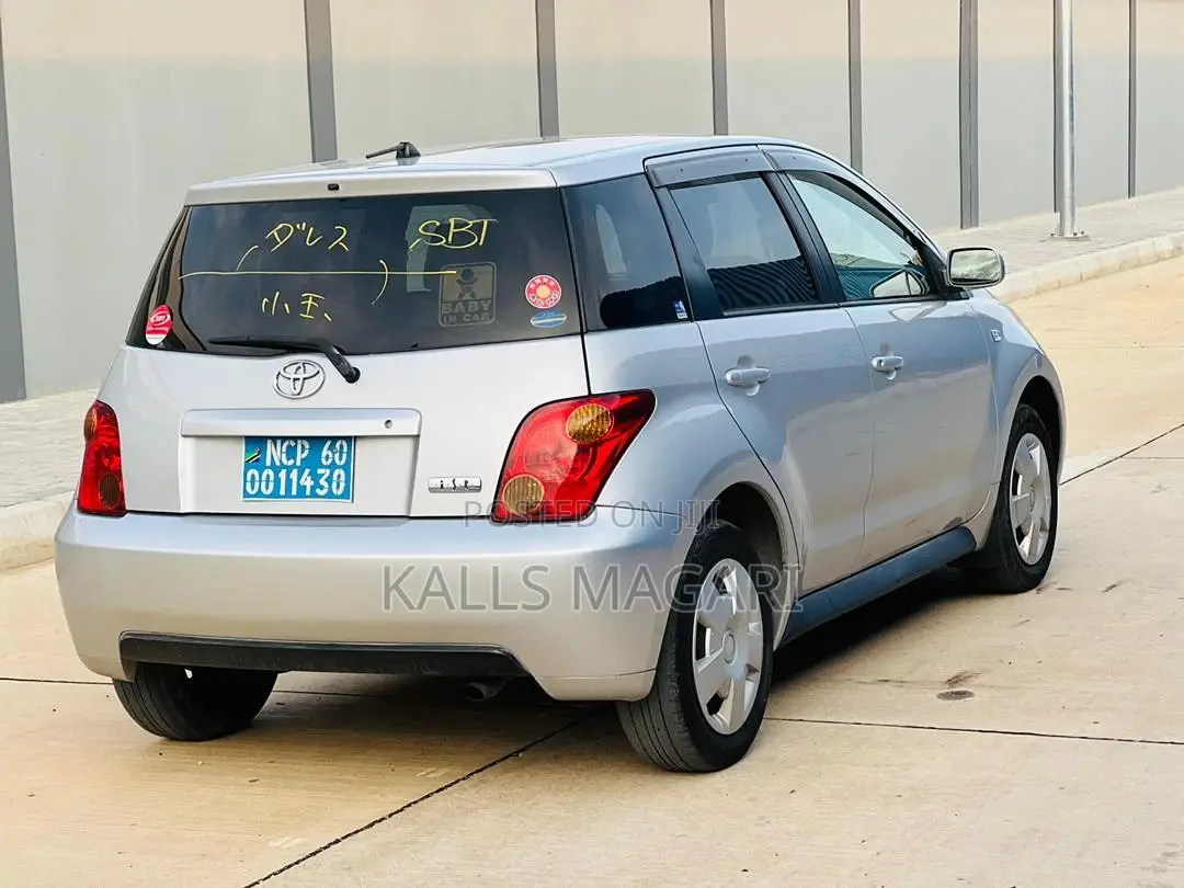 Toyota IST 2003 Silver