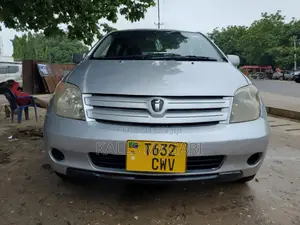 Toyota IST 2002 Silver