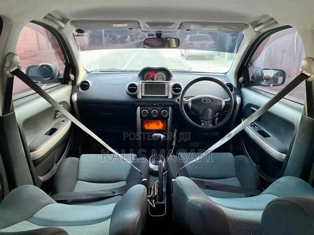 Toyota IST 2005