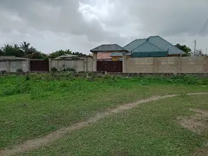 Kiwanja Tambarare Lami Mita100