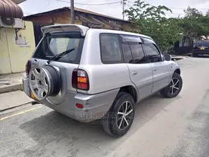 Toyota RAV4 1999 Base FWD Silver