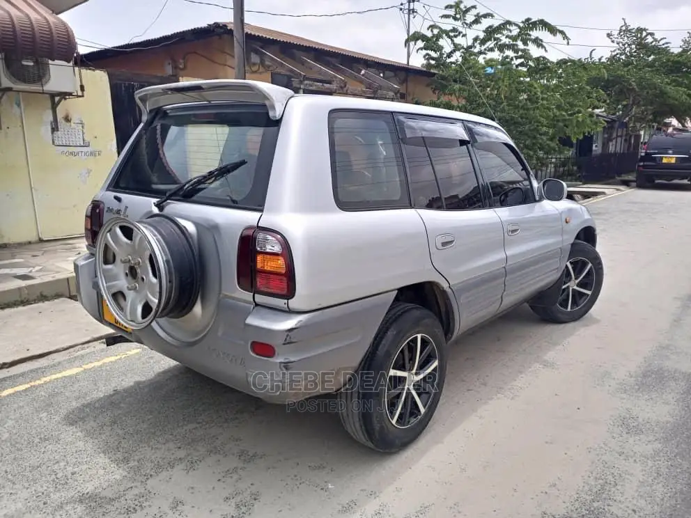 Toyota RAV4 1999 Base FWD Silver