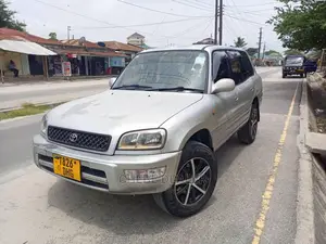 Toyota RAV4 1999 Base FWD Silver