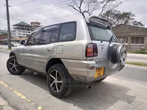 Toyota RAV4 1999 Base FWD Silver