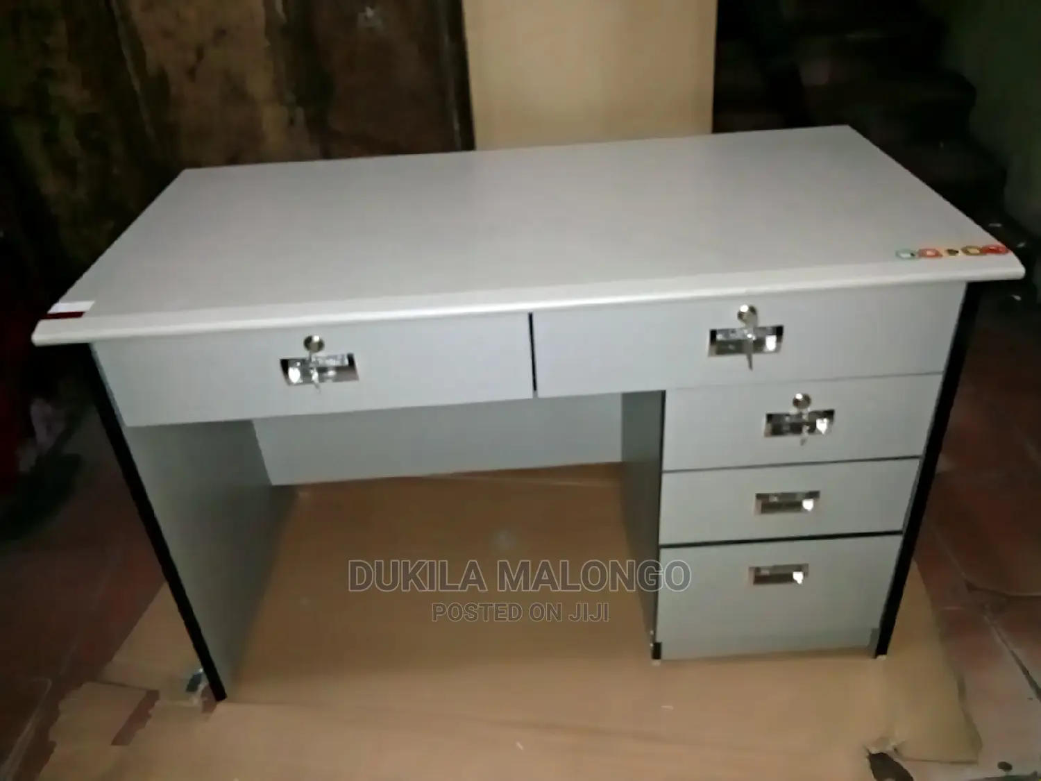 Meza Ya Office