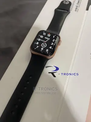 Apple Watch Series 5 GPS, 40mm Space Gray Aluminum Case
