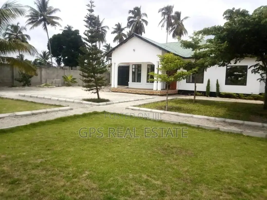 3bdrm House in Safari Mansa, Ilala for Sale