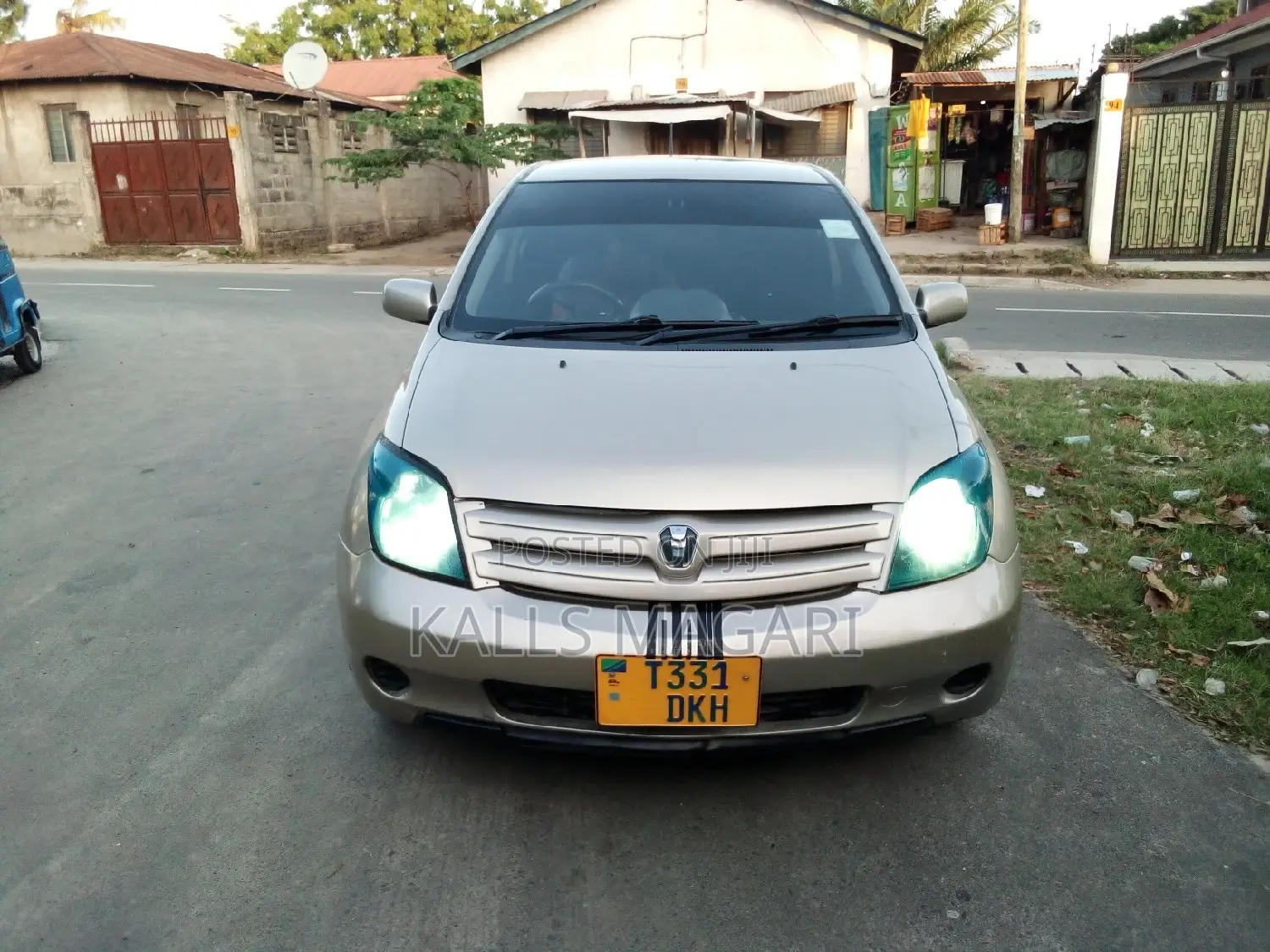 Toyota IST 2004
