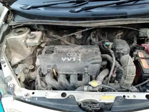 Toyota IST 2004