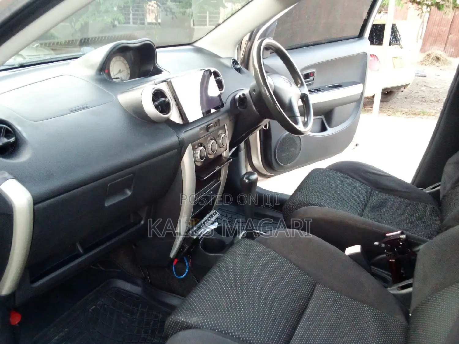 Toyota IST 2004