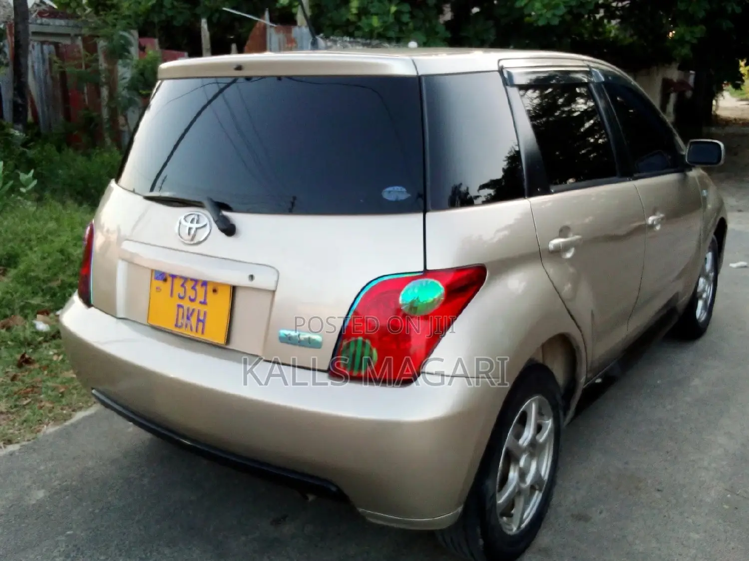 Toyota IST 2004
