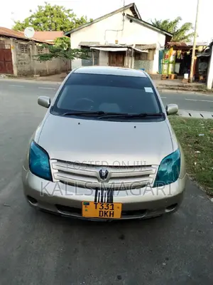 Toyota IST 2004