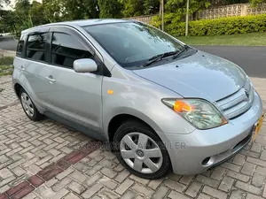 Toyota IST 2004 Silver
