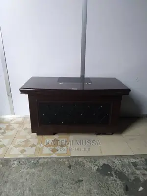 Meza Ya Ofisi
