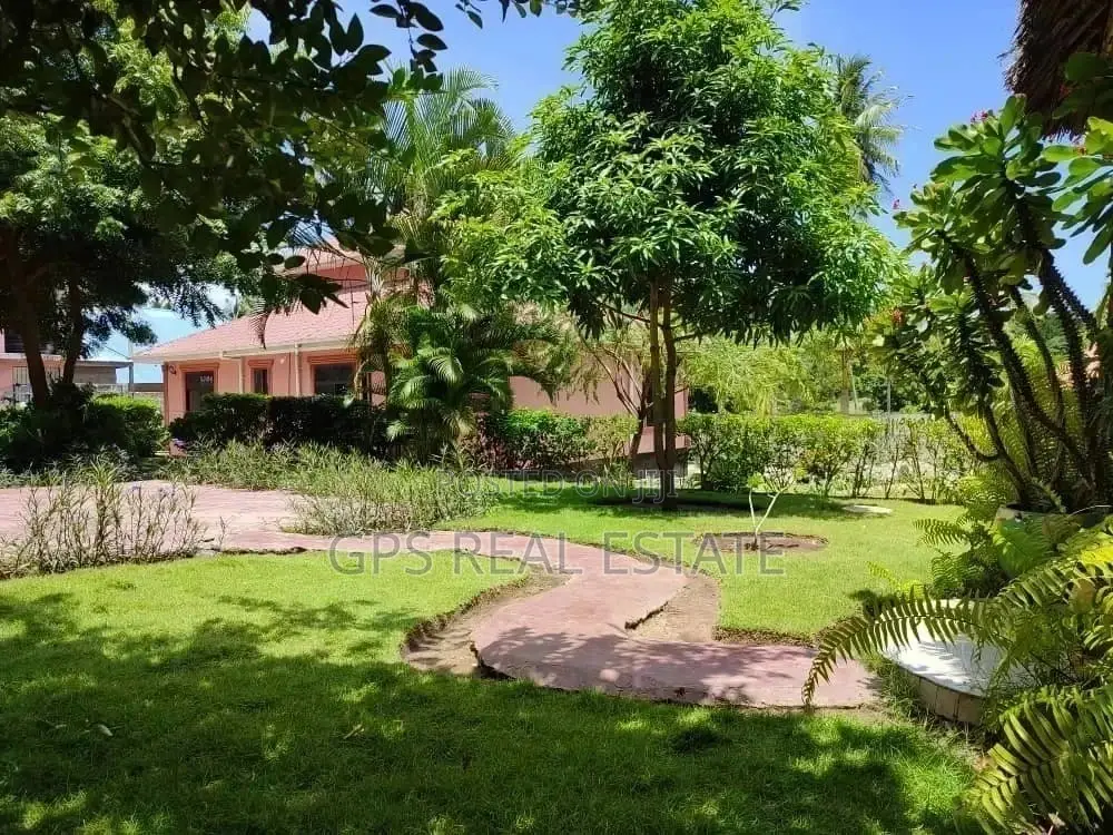 5bdrm House in Safari Mansa, Kigamboni for sale