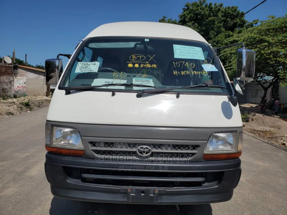 Toyota HiAce 2003 White