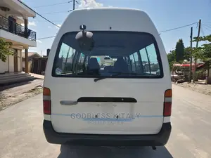 Toyota HiAce 2003 White
