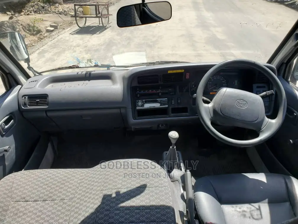 Toyota HiAce 2003 White