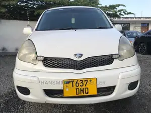 Toyota Fun Cargo 2004 White