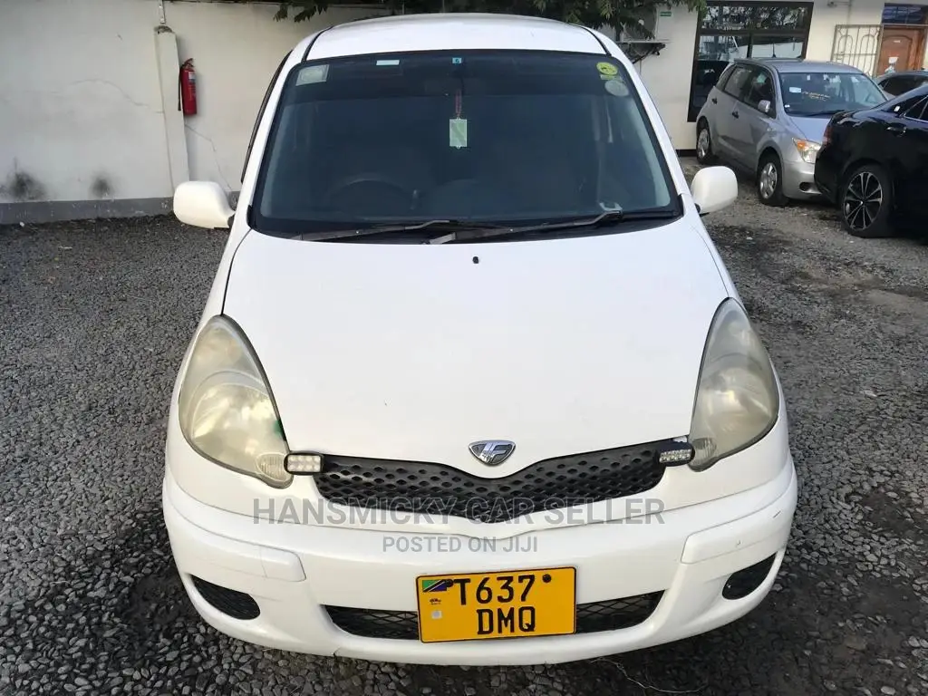 Toyota Fun Cargo 2004 White