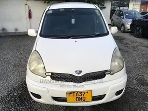 Toyota Fun Cargo 2004 White