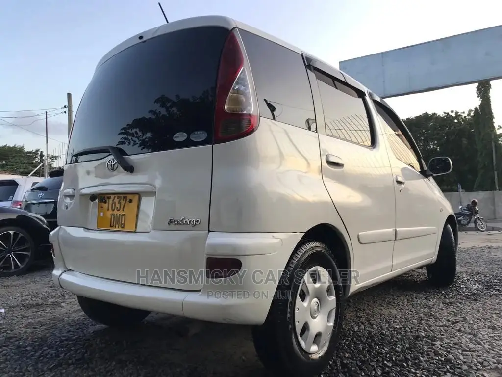 Toyota Fun Cargo 2004 White