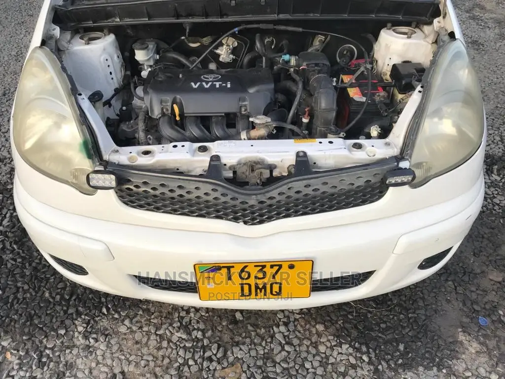 Toyota Fun Cargo 2004 White
