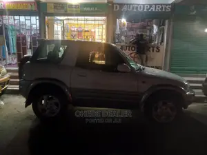 Toyota RAV4 1998 White