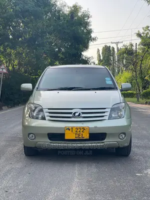 Toyota IST 2006 Gold