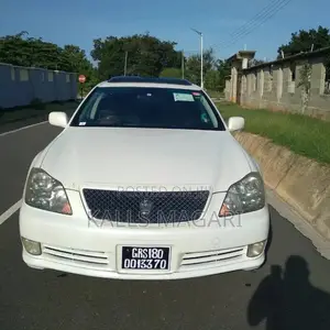 Toyota Crown 2005 White