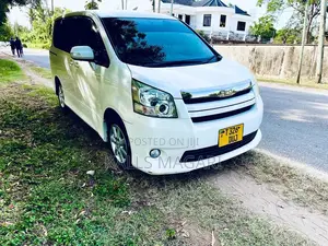 Toyota Noah 2010 White