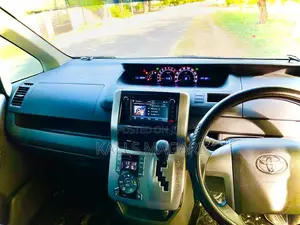 Toyota Noah 2010 White