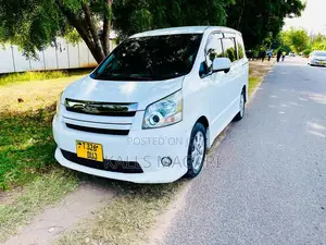 Toyota Noah 2010 White