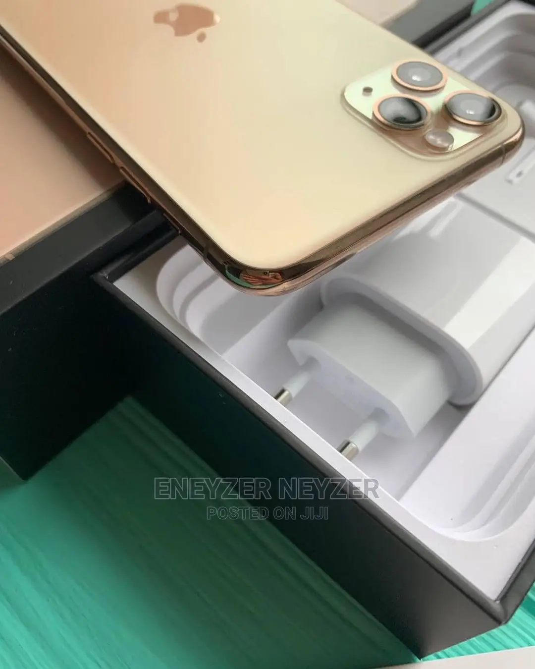 New Apple iPhone 11 Pro Max 64 GB Gold