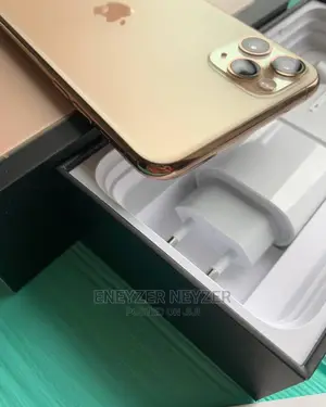 New Apple iPhone 11 Pro Max 64 GB Gold